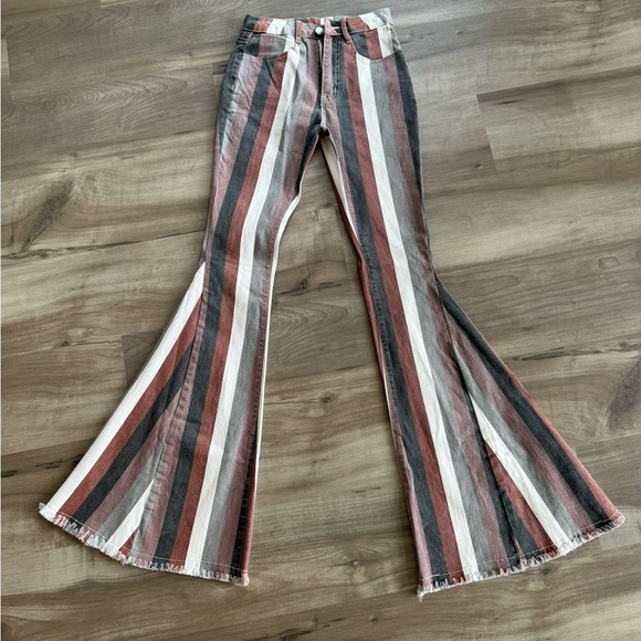 SOLD  The cutest flares for fall. 😍 - Picture 1 of 4